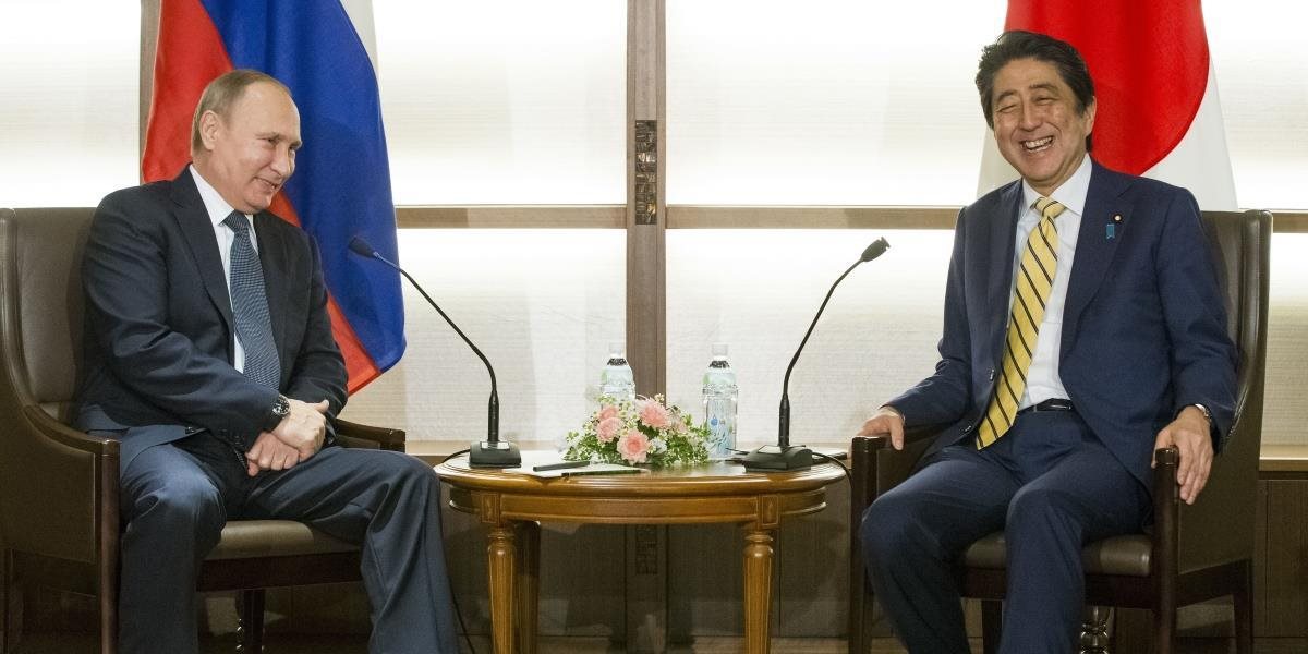 Putin s oneskorením pricestoval na návštevu Japonska