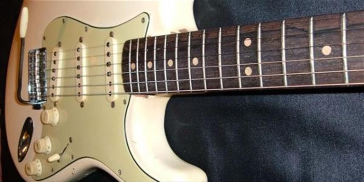 Gitaru Jimiho Hendrixa vydražili za 209-tisíc libier