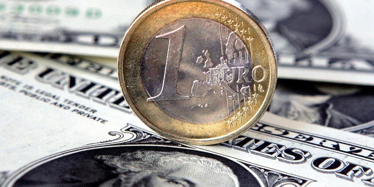 Kurz eura sa mierne zotavil po prudkých stratách z minulých dní