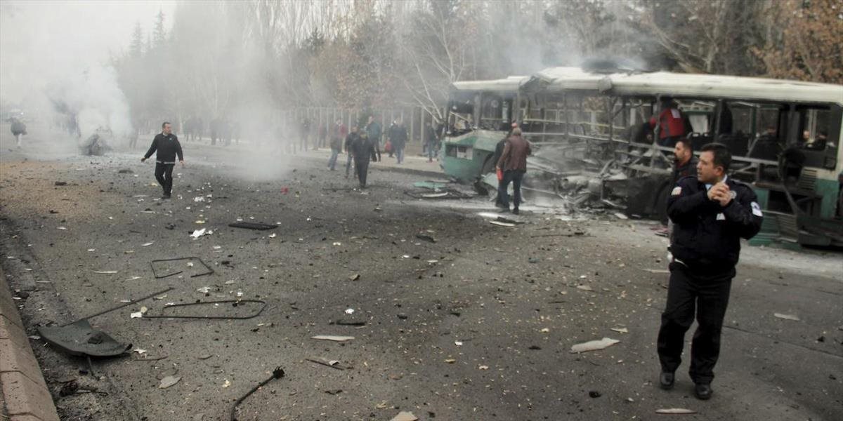 VIDEO Ďalšia explózia v Turecku: Útok na autobus zabil 18 vojakov a ďalších 48 zranil