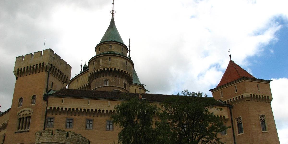 V Bojnickom zámku ozdobili vianočné stromčeky