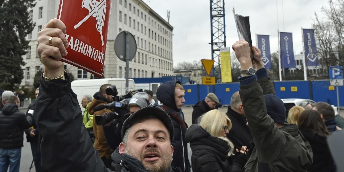 Vo Varšave pokračovali demonštrácie proti obmedzovaniu slobody tlače