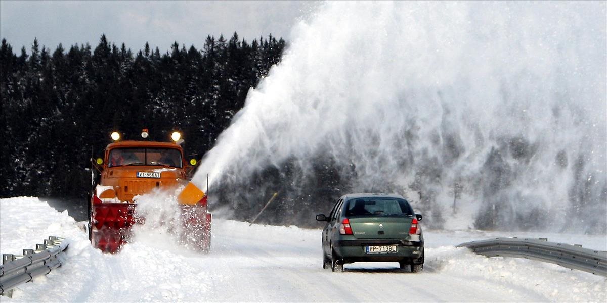 Vodiči pozor: Cestári upozorňujú na hmlu, poľadovicu i mrznúce mrholenie
