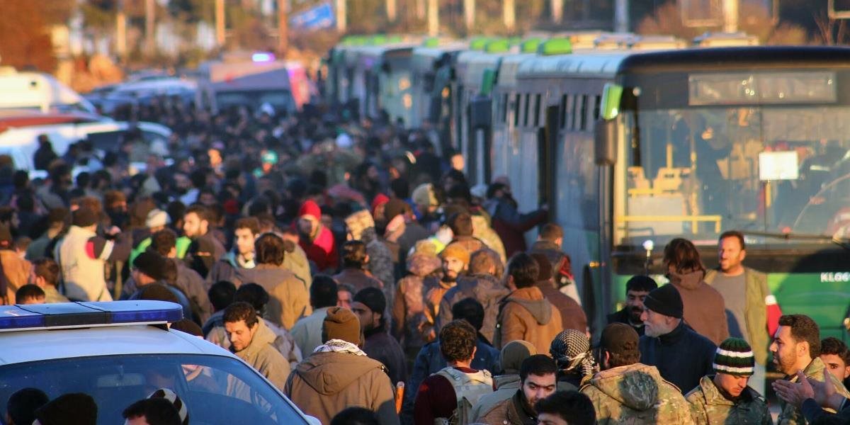 Na odsun z Aleppa čakajú poslední civilisti a povstalci