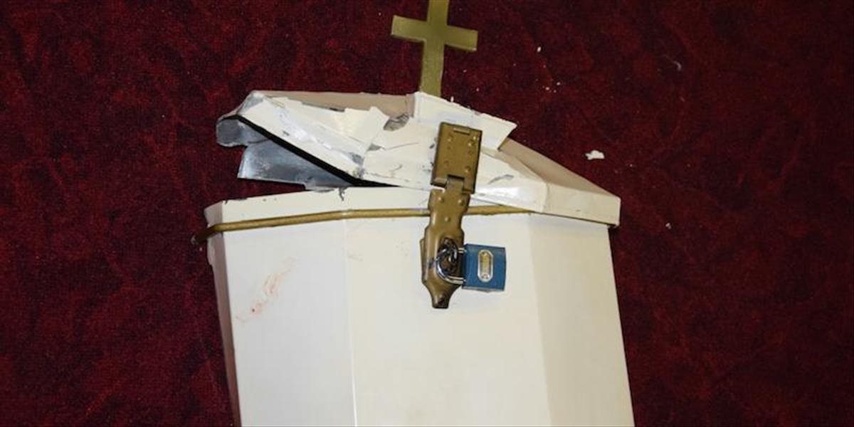 FOTO Neznámy páchateľ vyčínal v hurbanovskom kostole: Z pokladničky zobral aspon 300 eur