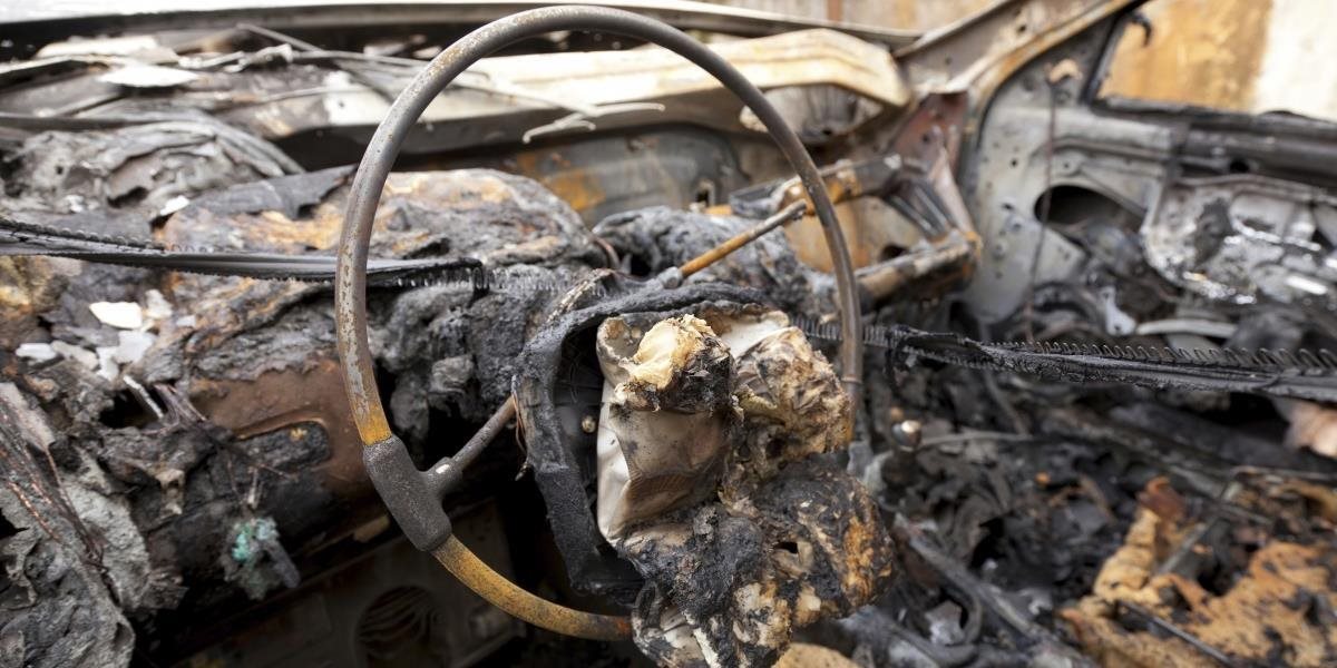 V bratislavskej Petržalke zhorelo auto, mohlo ísť o úmysel