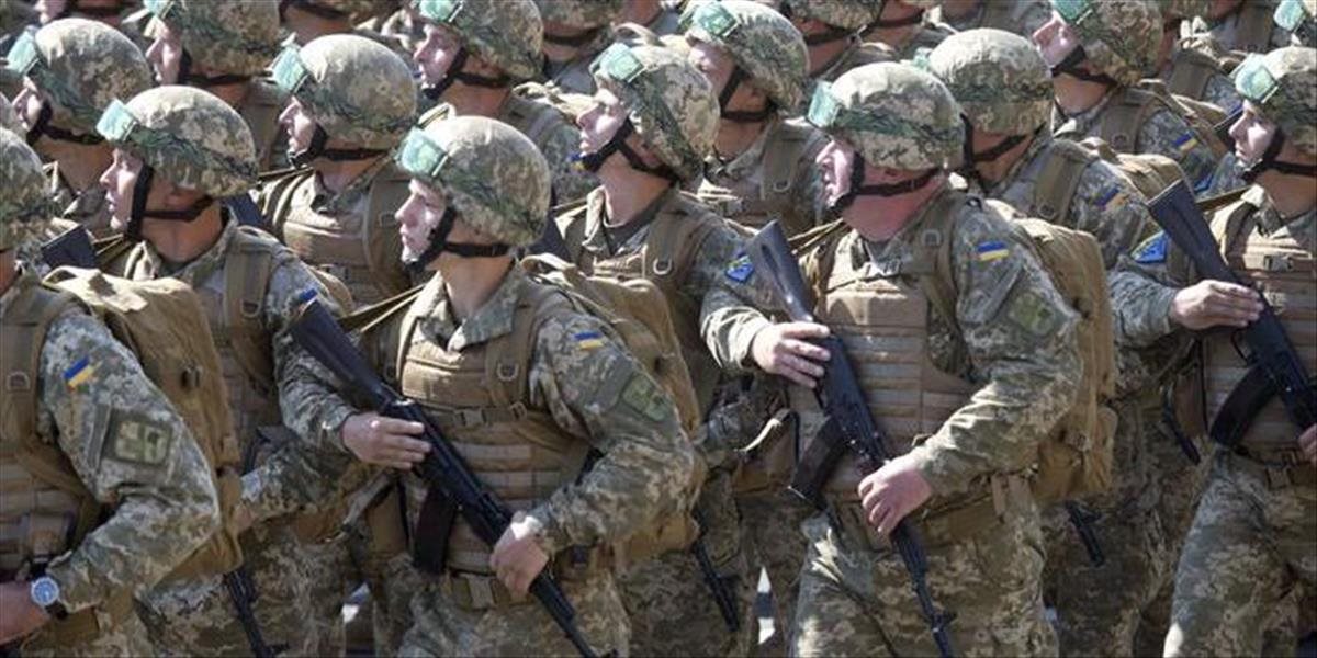 Ukrajinská armáda je pripravená vyhlásiť v Donbase prímerie