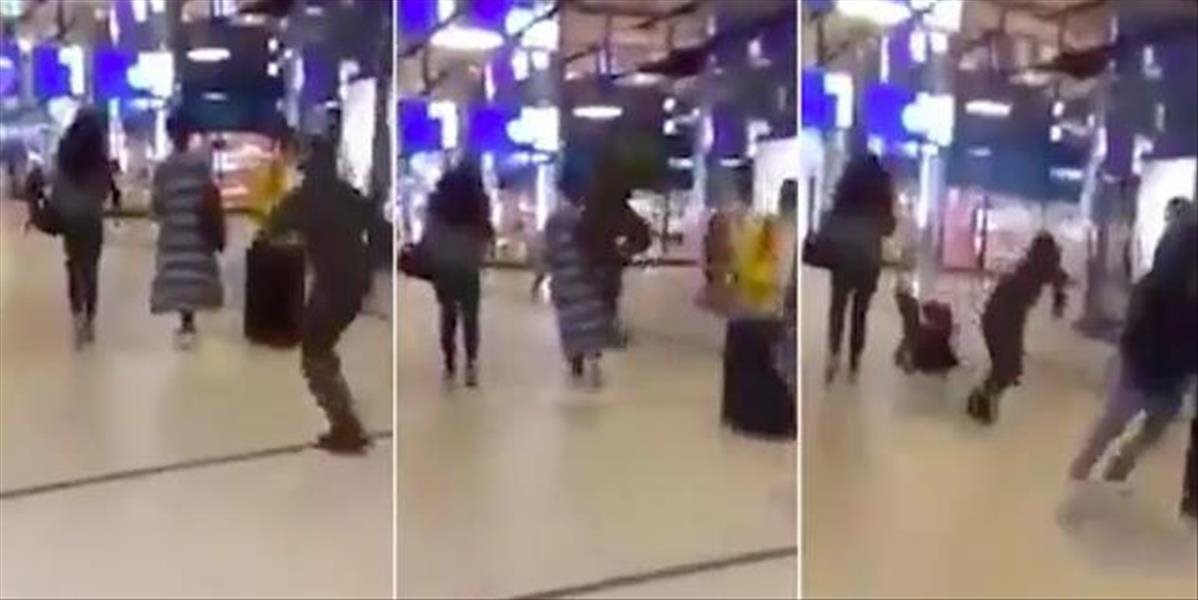 VIDEO Ďalší brutálny útok na ženu: Útočník ju s rozbehom kopol do chrbta