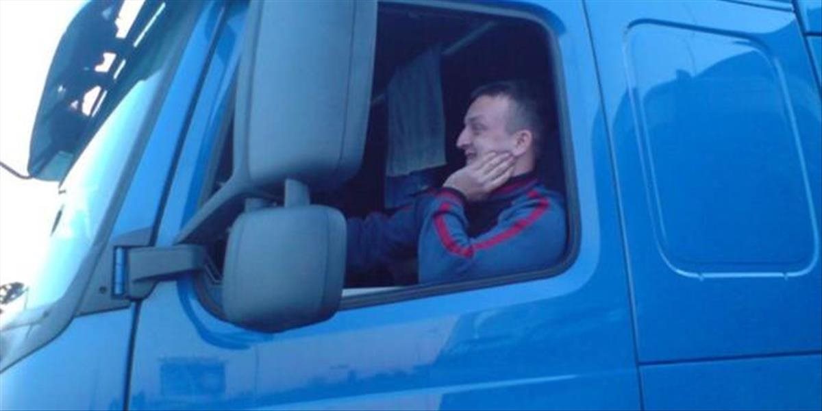 Britský kamionista chce pomôcť rodine zavraždeného kolegu z Polska, zbiera peniaze