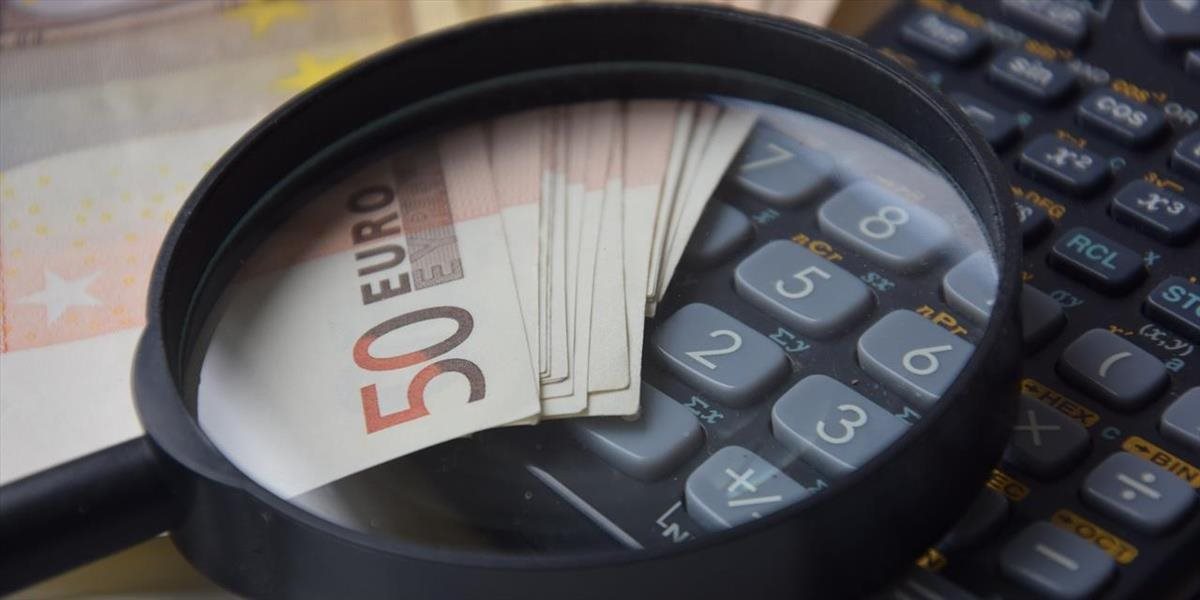 Česi si pred Vianocami rekordne požičiavali