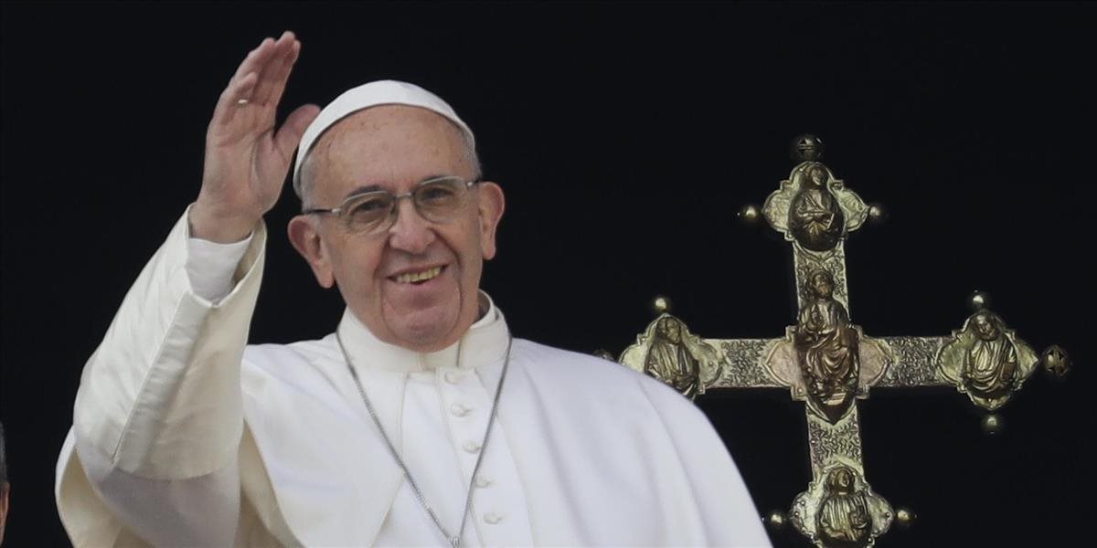 Pápež vo vianočnom posolstve vyzval na mier po celom svete