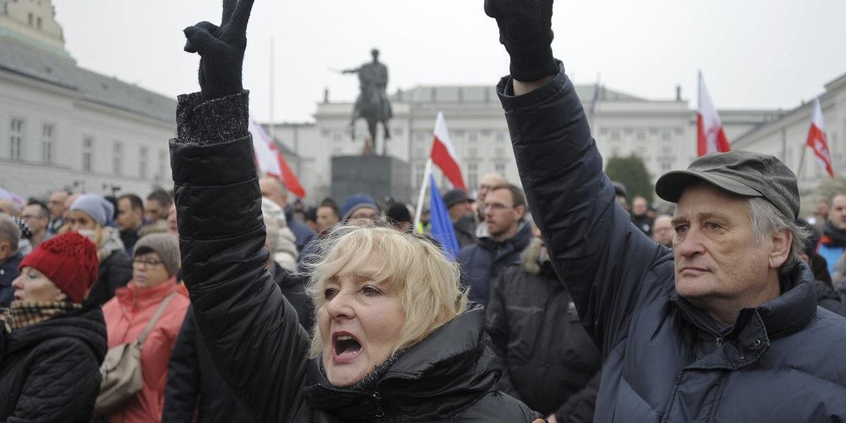 Poľská opozícia pokračuje vo svojom proteste už desiaty deň