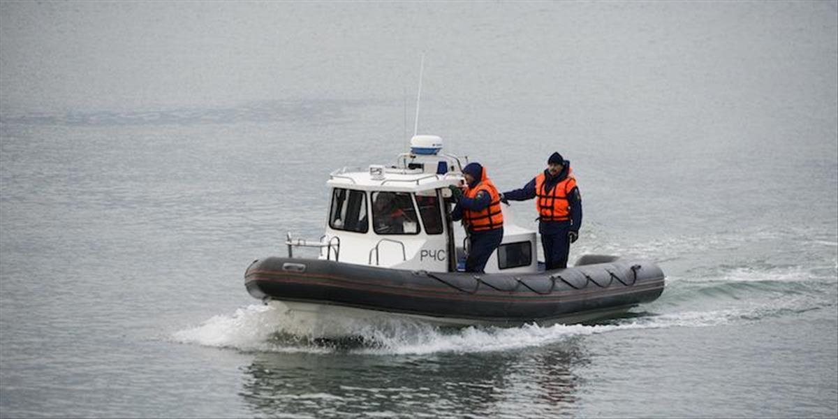 Havária lietadla v Čiernom mori: Odborníci hovoria o technickej poruche a chybe pilota, z mora vytiahli 13 tiel