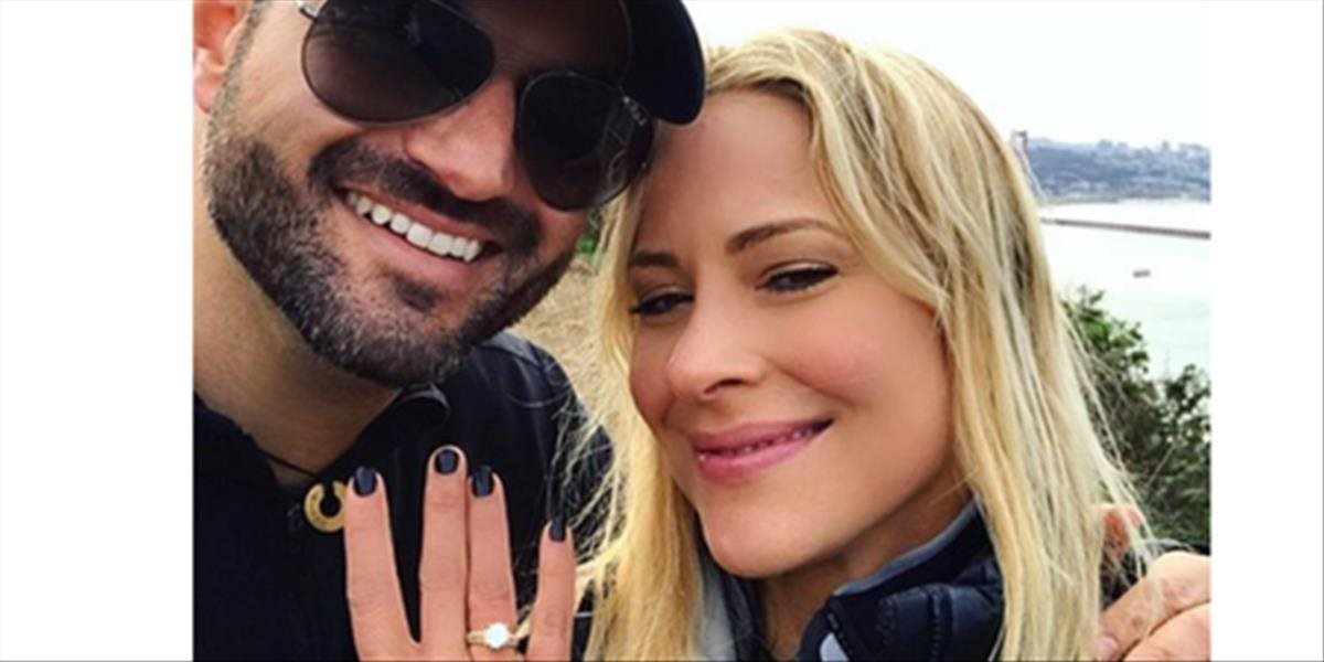 Herečka Brittany Daniel sa zasnúbila