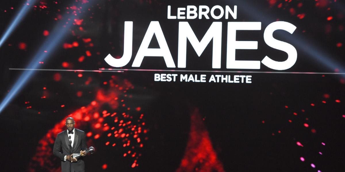 LeBron James top športovcom roka, predstihol Phelpsa i Bolta