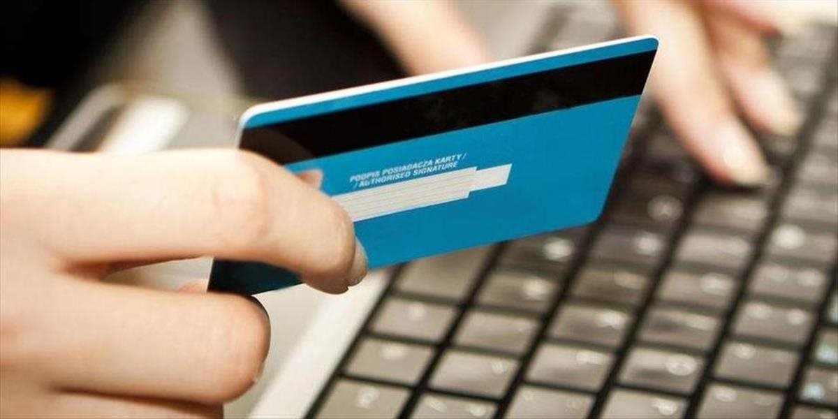 Ľudia pred sviatkami využívali najmä platobné karty a internet