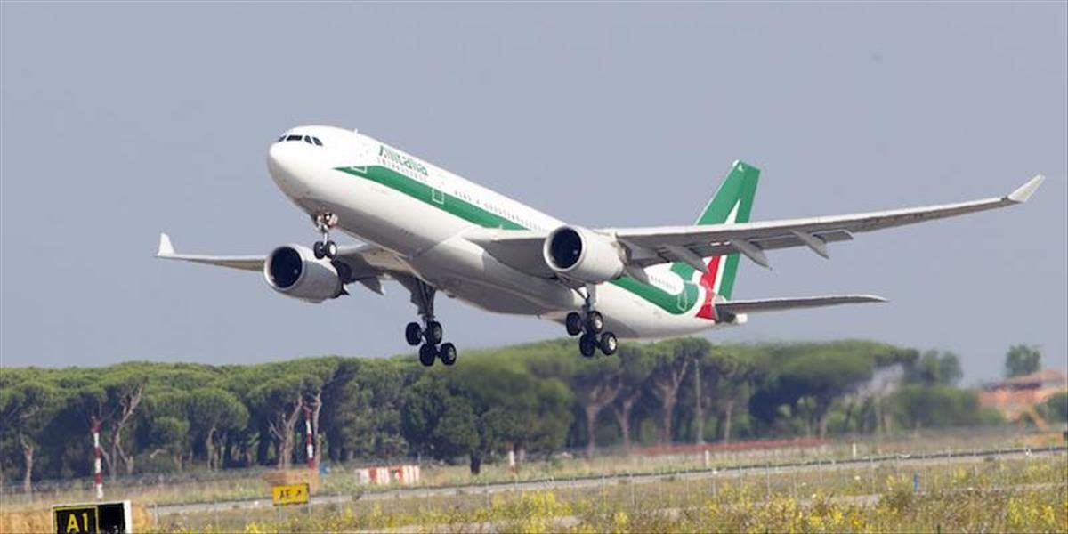 Alitalia plánuje drastické úspory, napríklad zrušenie až 12-tisíc miest