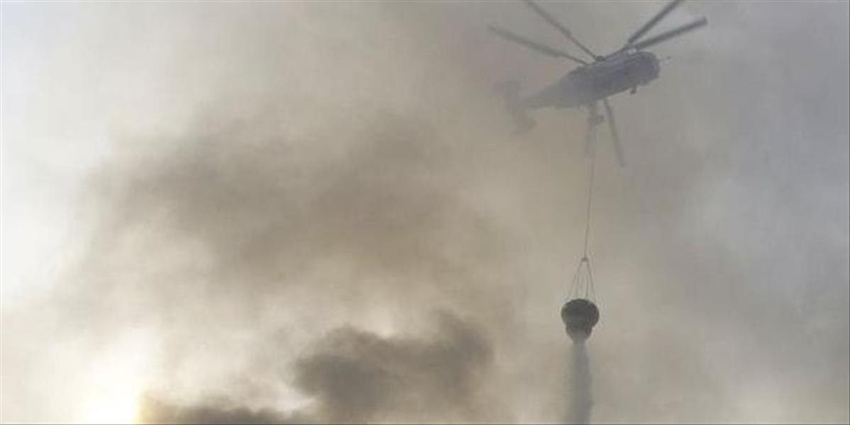 Do boja s lesnými požiarmi vo Švajčiarsku zapojili 5 vojenských vrtuľníkov