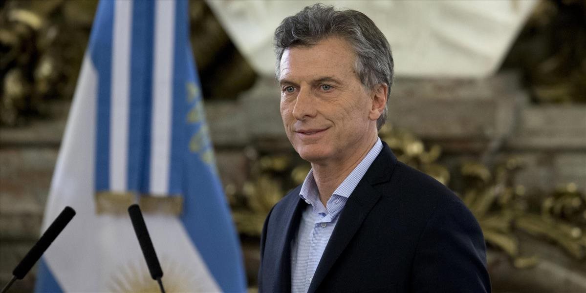 Na auto argentínskeho prezidenta zaútočil zúrivý dav, kameňmi rozbili okná