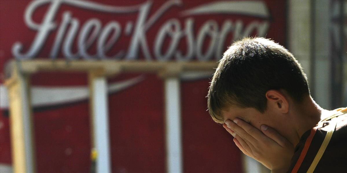Kosovo v Mitrovici zbúra múr postavený etnickými Srbmi