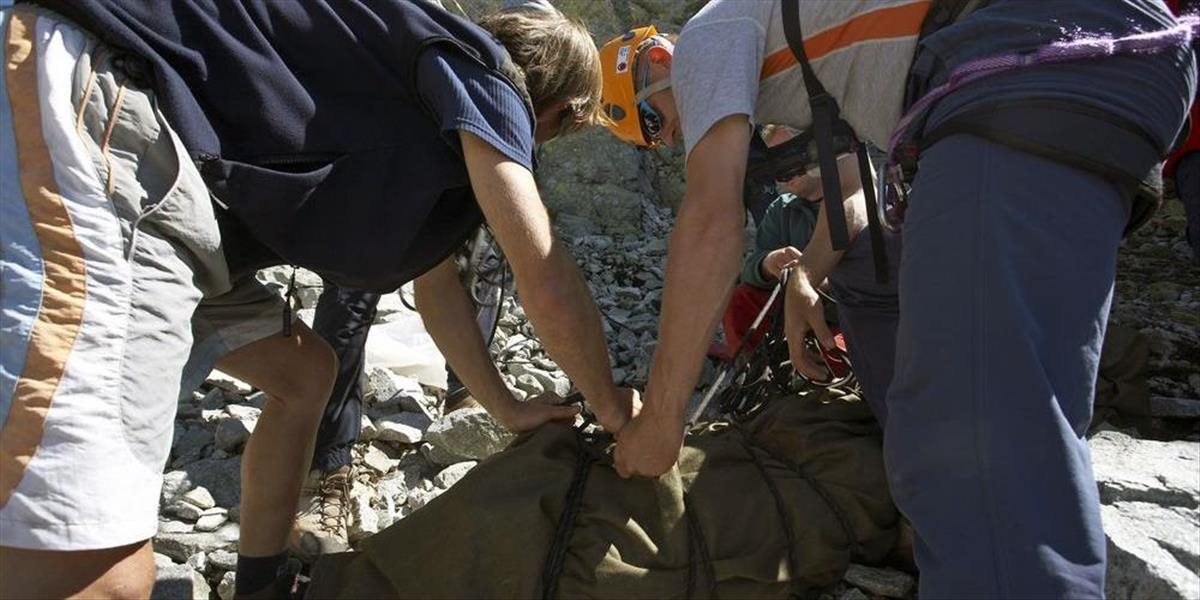 Horskí záchranári pomáhali trojročnému dievčatku s bolesťami brucha