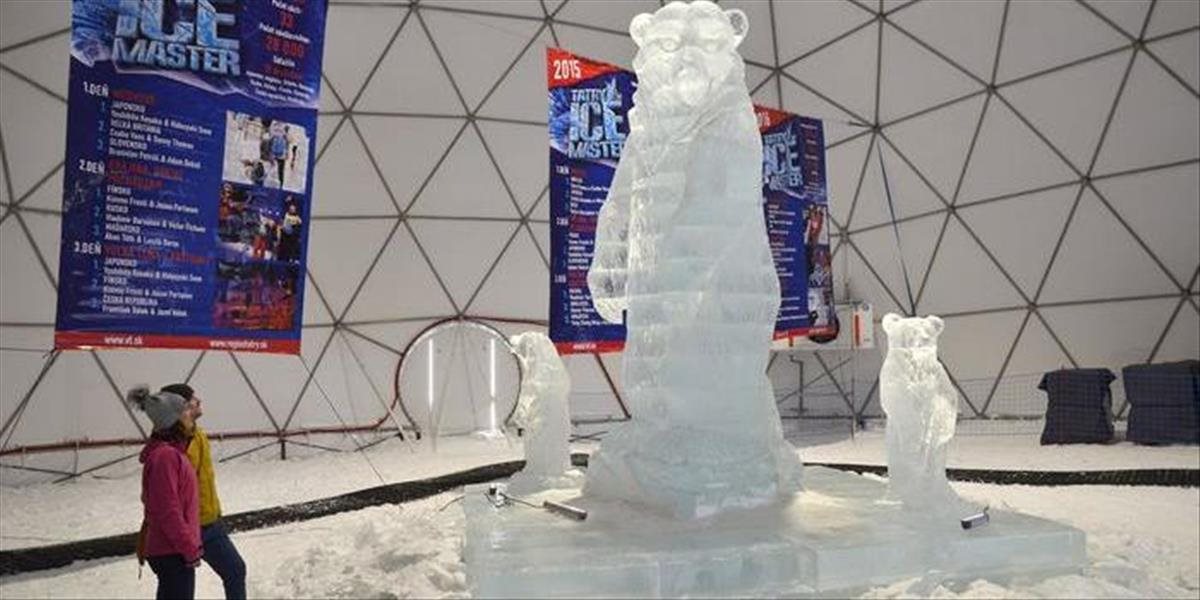 FOTO Na Hrebienku pribudla atrakcia v podobe päťmetrovej ľadovej medvedice