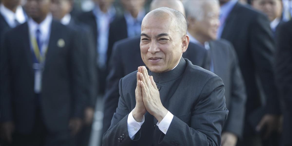 Kambodžský kráľ a premiér sa viezli 7 hodín vlakom po obnovenej trati