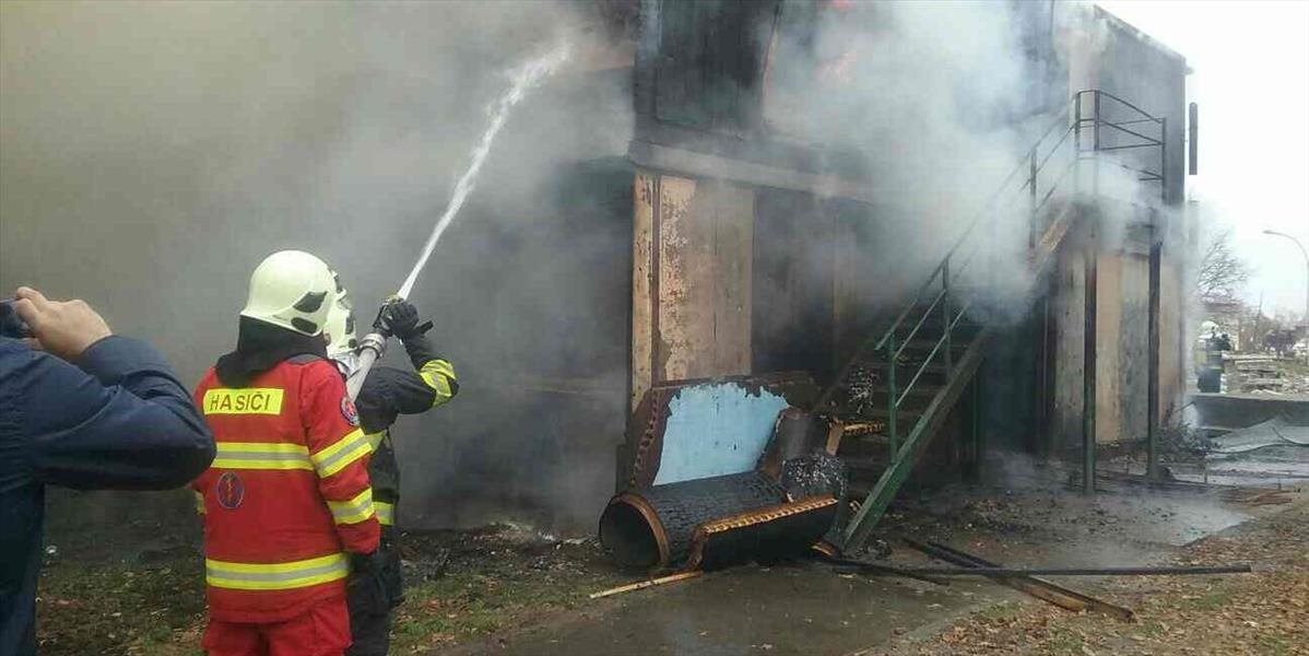 Za Kežmarkom v smere na Spišskú Belú horela hospodárska budova