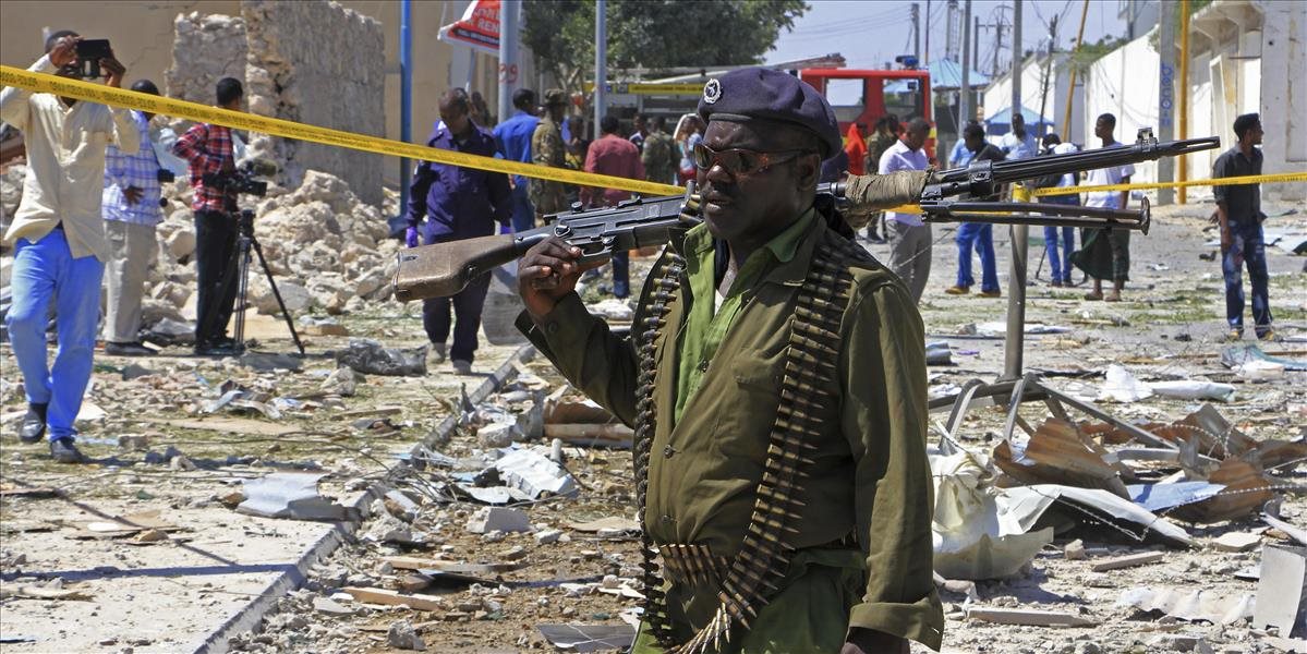 VIDEO Pri samovražedných útokoch na hotel v Mogadišu zahynulo najmenej 12 ľudí