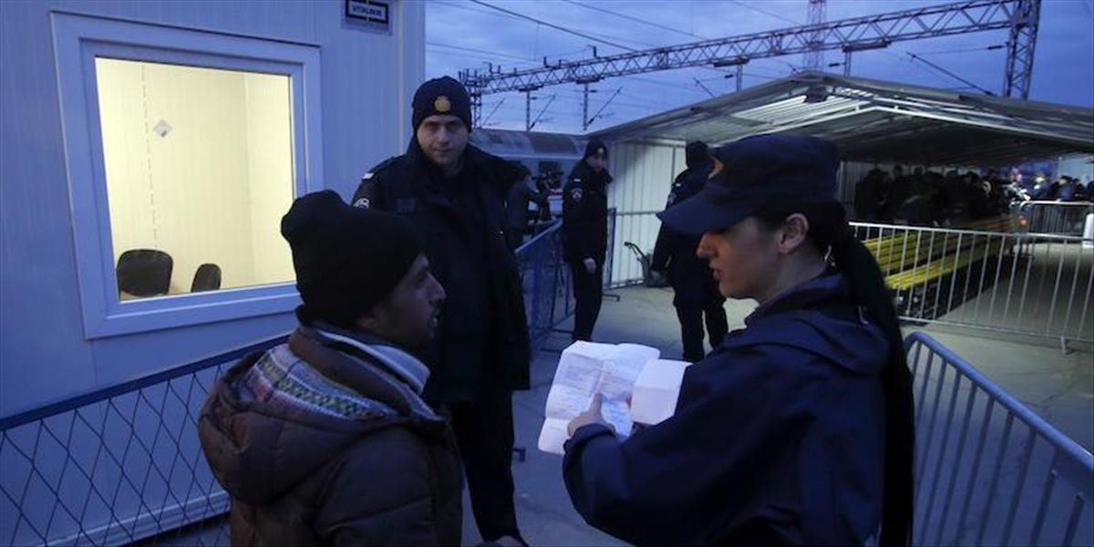 Migranti sú nespokojní s prístupom polície v Záhrebe