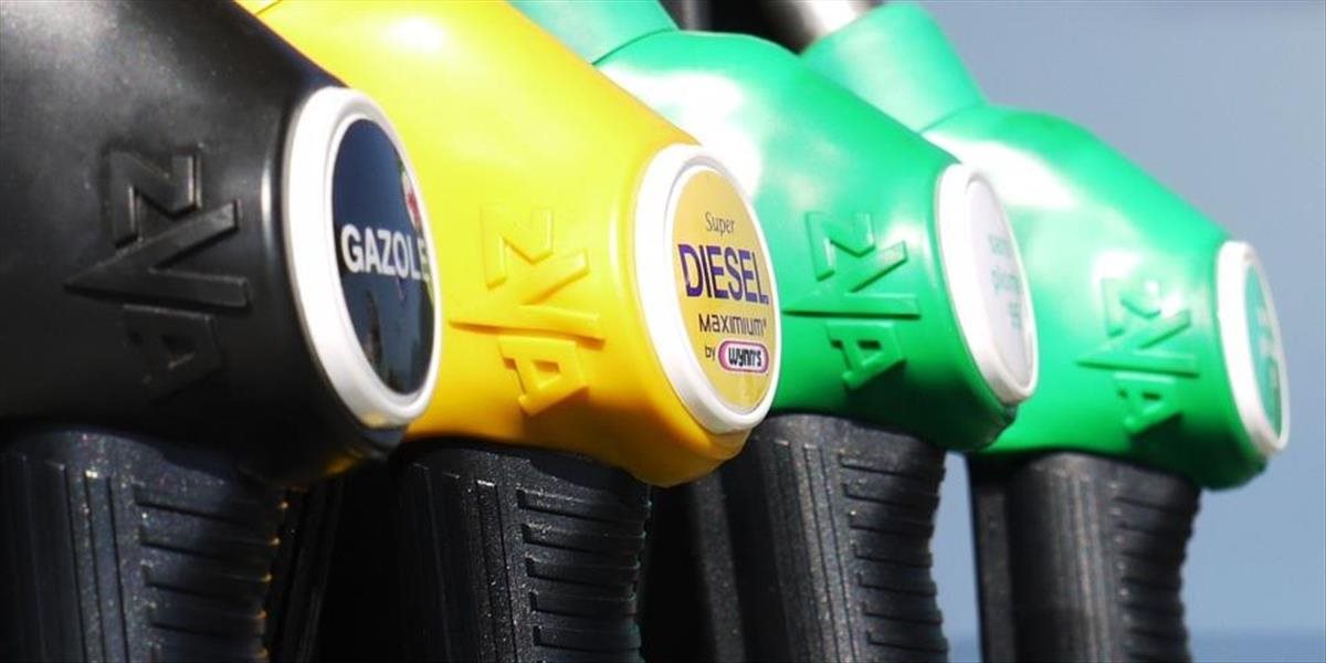V Grécku majú na pohonné látky nové zdanenia, za liter benzínu platia takmer dve eurá