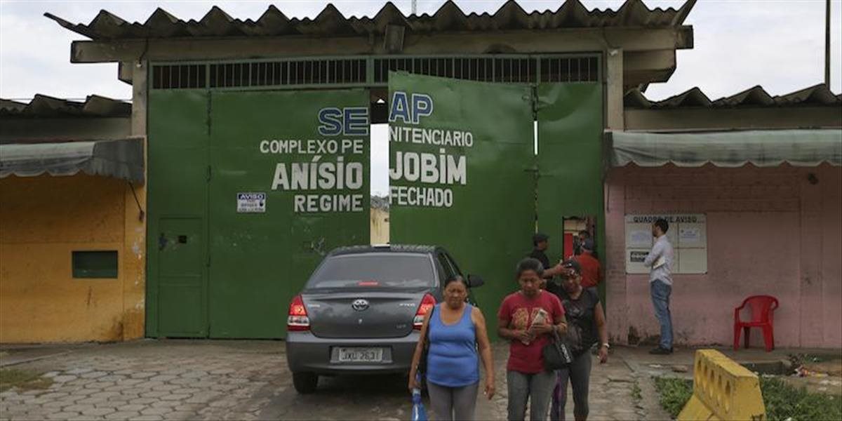 Počas vzbúr ušlo z brazílskej väznice 184 väzňov, polícia zatiaľ chytila 48 z nich