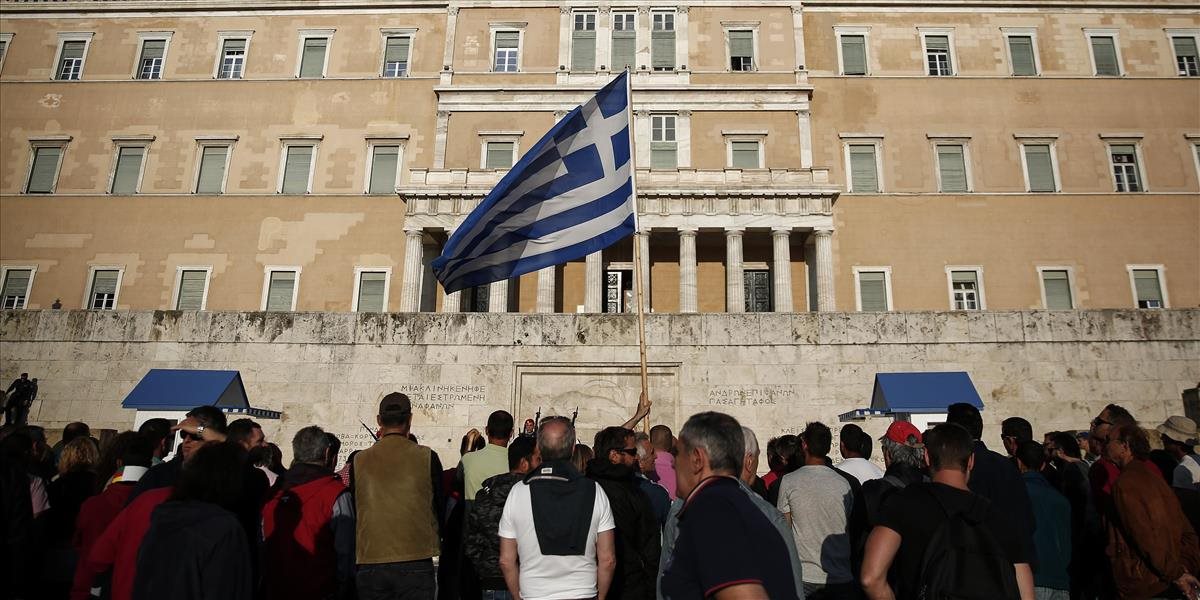Grécka finančná situácia sa napriek pomoci nezlepšuje