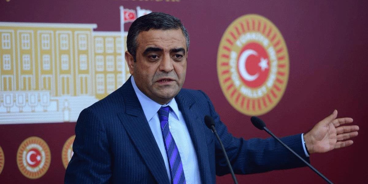 Turecká opozícia kritizuje predĺženie výnimočného stavu