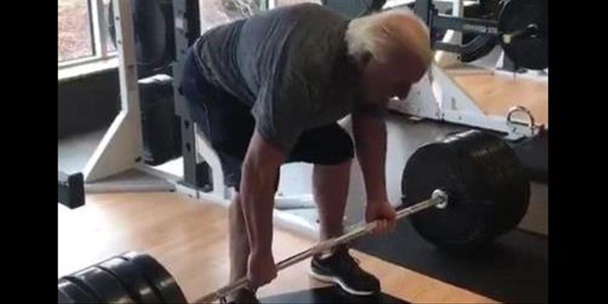 VIDEO Bývalý zápasník Ric Fair (67) zdvihol 181 kg: Nikdy neodídem do dôchodku