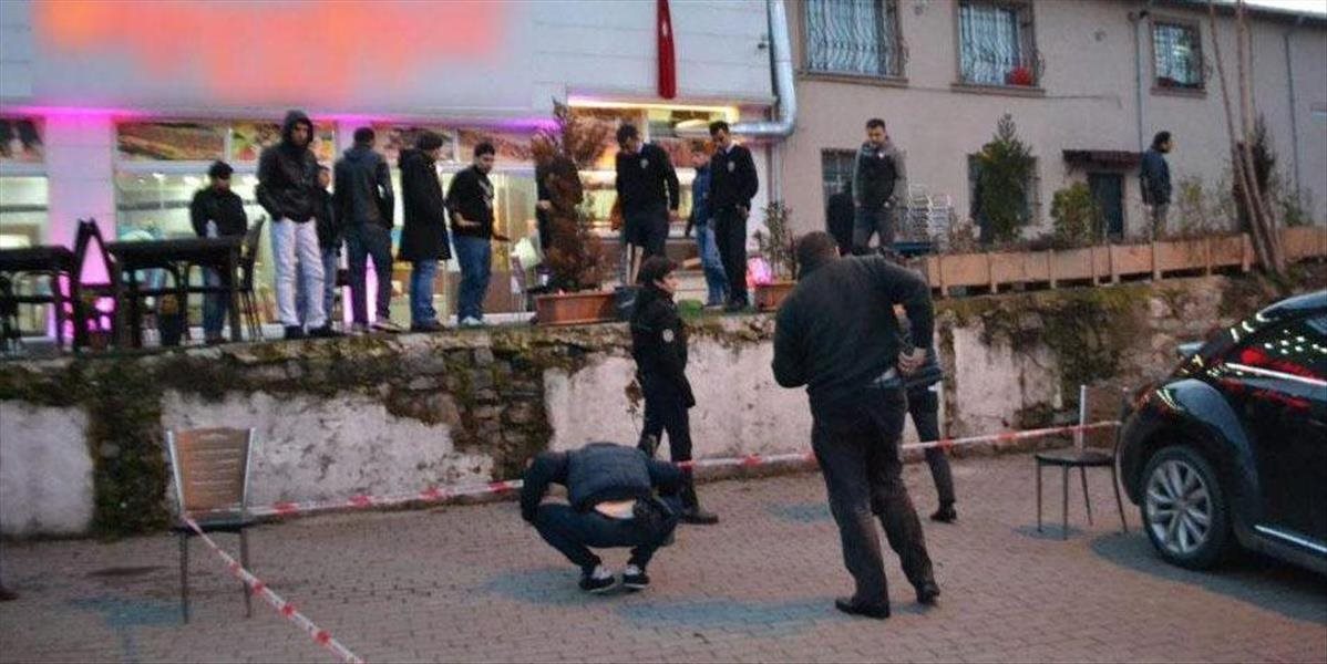 VIDEO V Istanbule sa opäť strieľalo: Dvaja ozbrojení muži zaútočili na ľudí v reštaurácii!