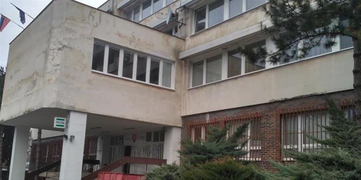 Dráma v Bratislave: Muž zadržaný za prepadnutie starších žien vyskočil z druhého poschodia na polícii