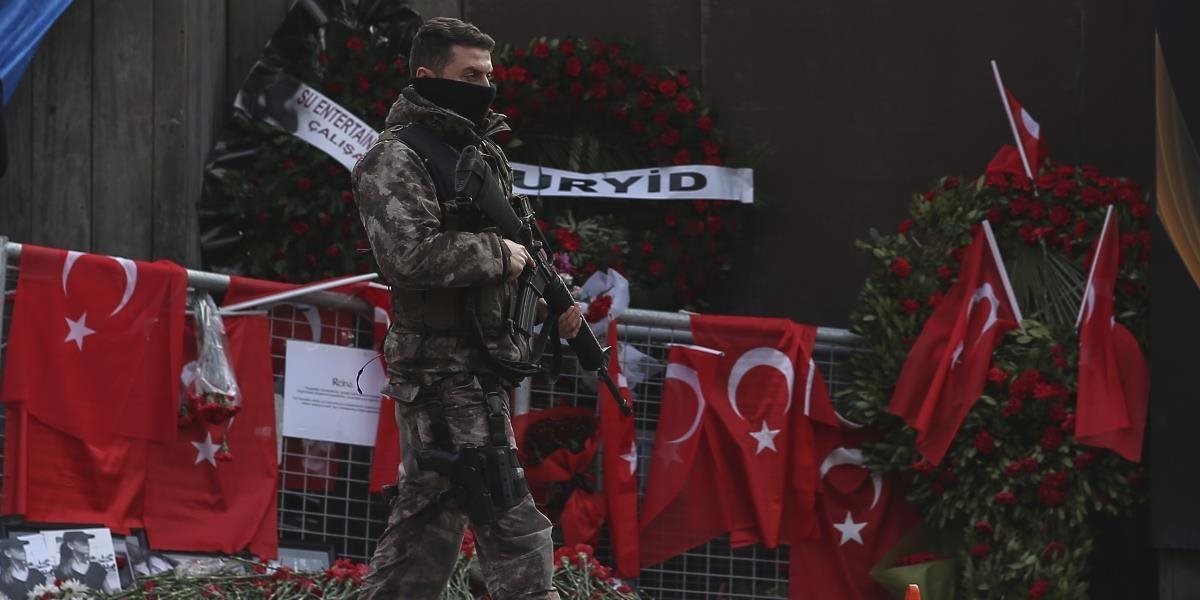 Turecko: Protiteroristická polícia podnikla po útoku v nočnom klube ďalšie razie