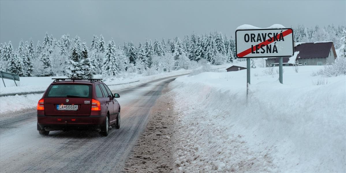 FOTO Oravská lesná bojuje so snehom, starosta vyhlásil mimoriadnu situáciu