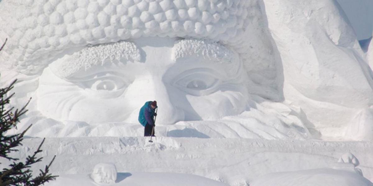 Mrazivý sever Číny hostí festival ľadových a snehových sôch