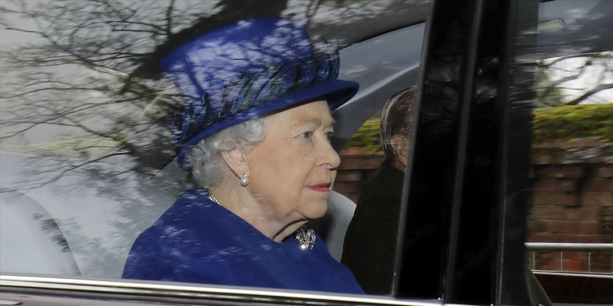 Britská kráľovná sa dnes znova objavila na verejnosti, prišla na bohoslužby