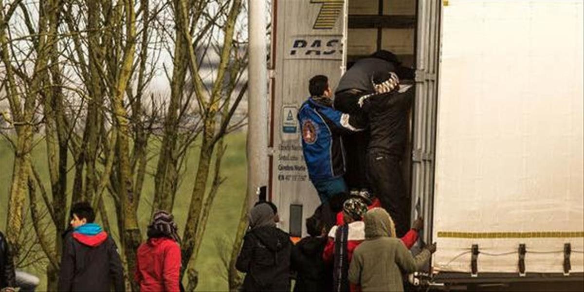 Nemecká polícia našla za mrazu v opustenom kamióne 19 podchladených migrantov