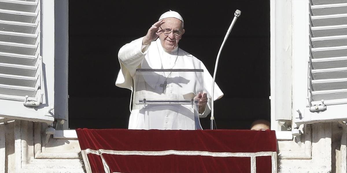 Pápež vyzýva pomôcť tým, ktorí na ulici trpia chladom i ľahostajnosťou okolia