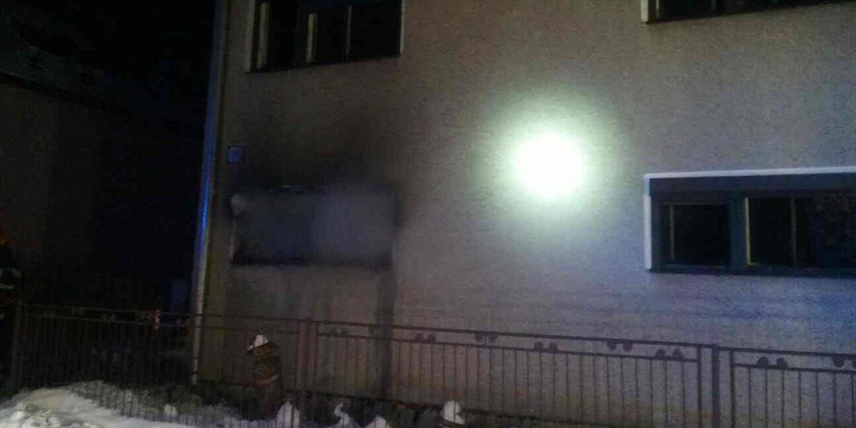 FOTO Pri nočnom požiari v Liptovskej Osade sa zranili dve osoby