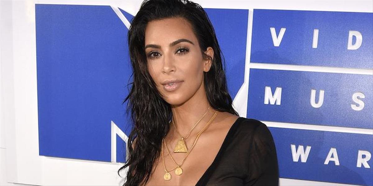 V Paríži zadržali gang, ktorý okradol Kim Kardashian o šperky za 10 miliónov