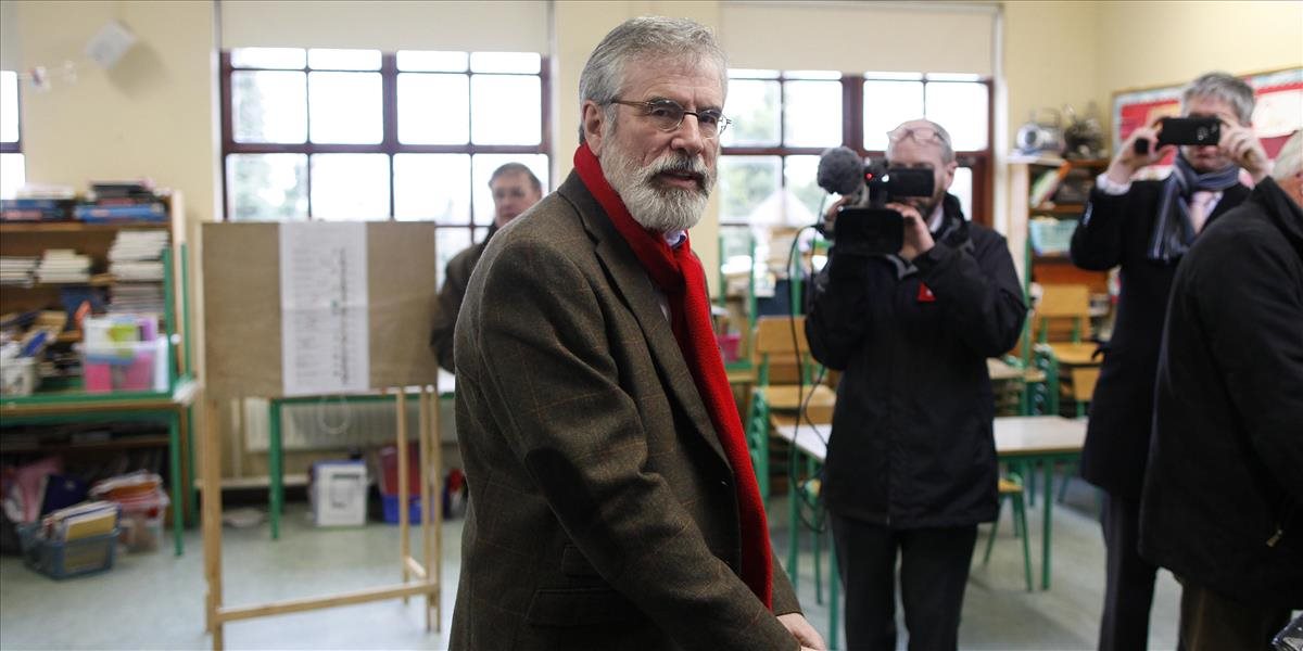Severo-írsky vodca Féin sa vzdal funkcie vicepremiéra, chce nové voľby