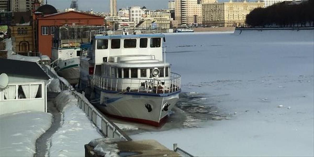 Na maďarskom úseku Dunaja pre tvorbu ľadu zakázali plavbu