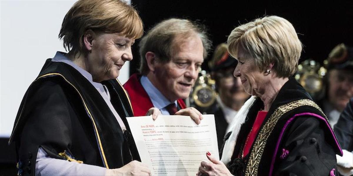 Belgickí akademici udelili Merkelovej čestný titul, prirovnávali ju ku Gándhímu