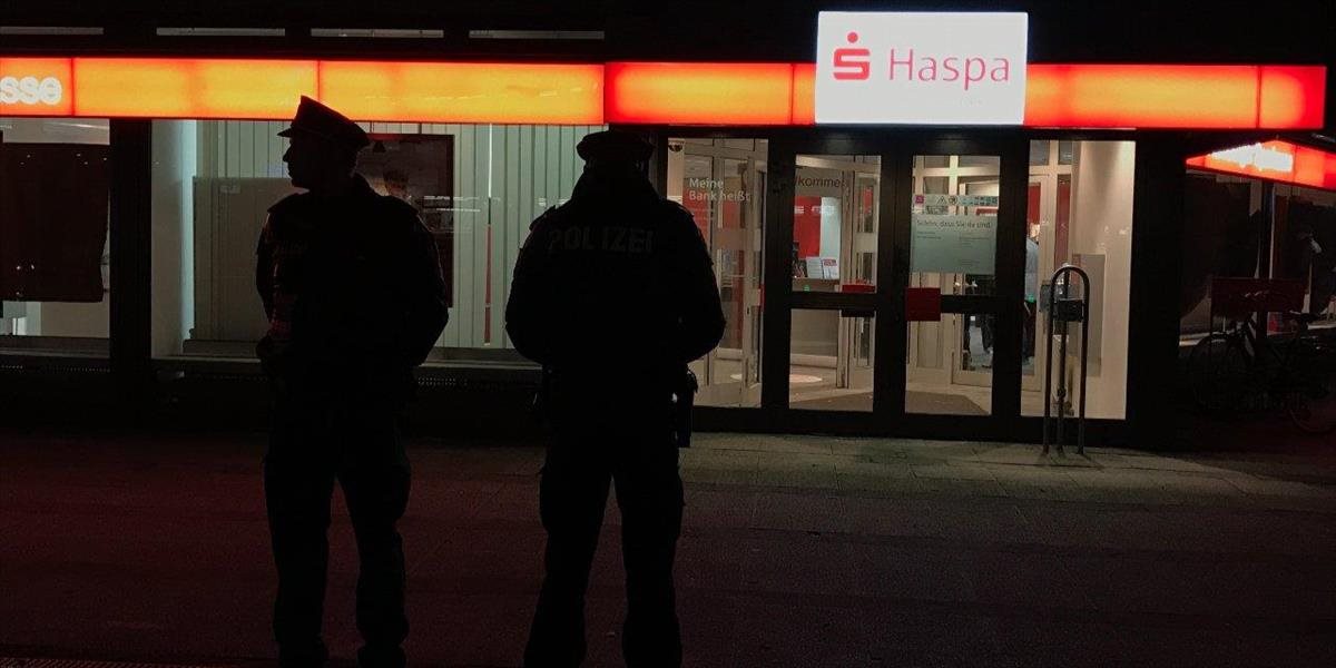 Bankový lupič vystrelil pri prepade v Hamburgu a zranil zamestnanca pobočky