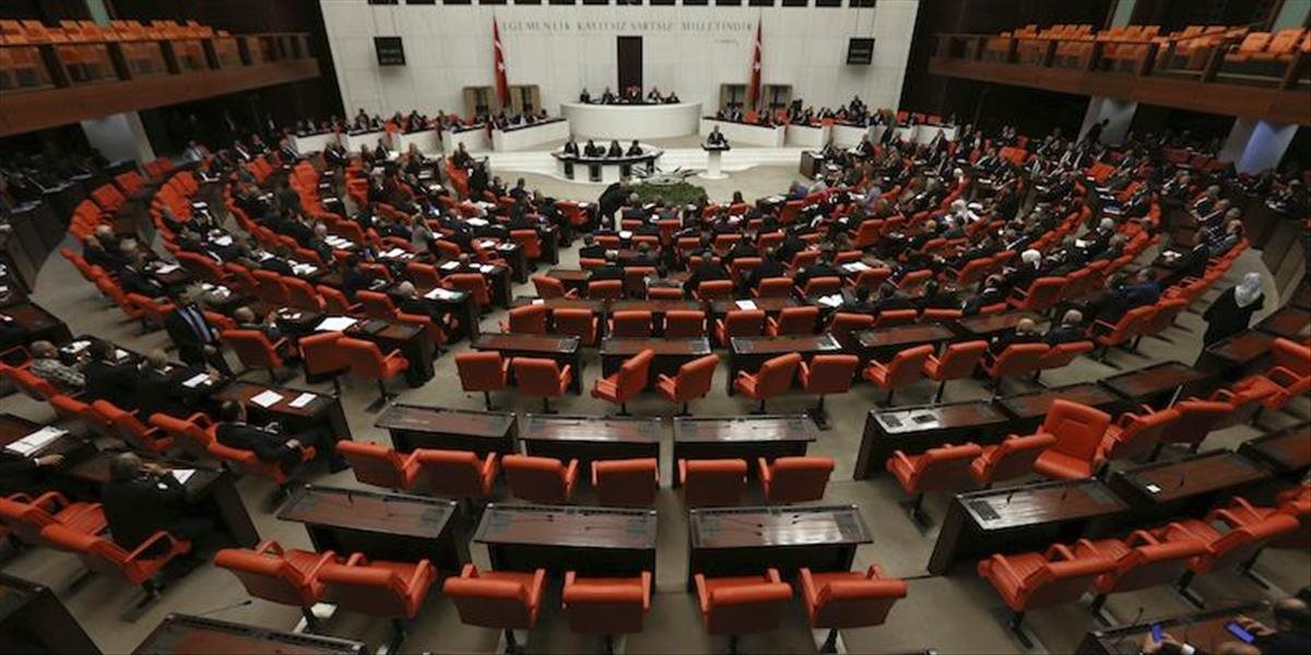 Tureckí poslanci schválili kľúčové články reformovanej ústavy